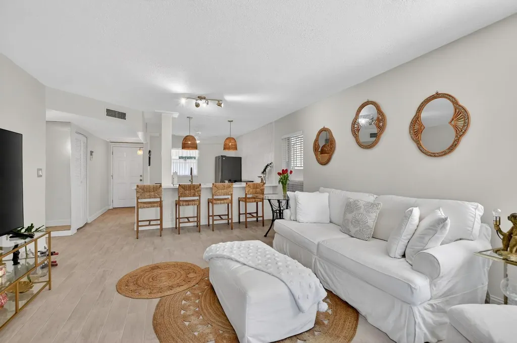 250 NE 20th Street Boca Raton FL 33431