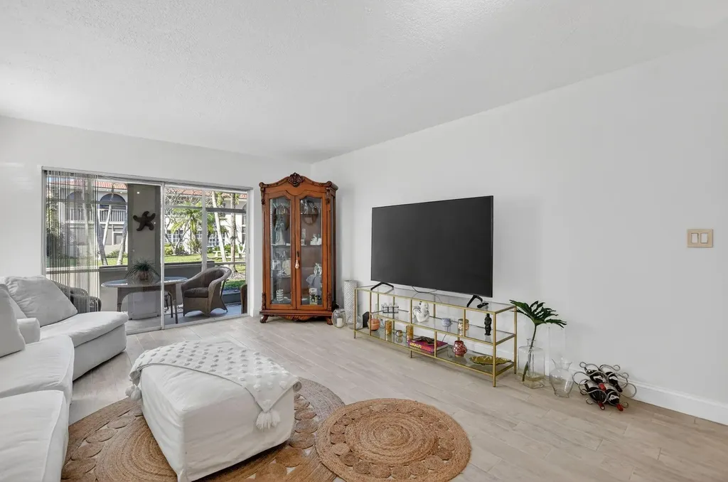 250 NE 20th Street Boca Raton FL 33431