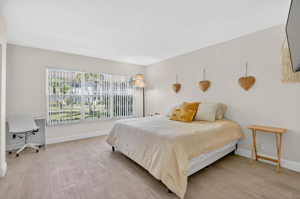 250 NE 20th Street Boca Raton FL 33431