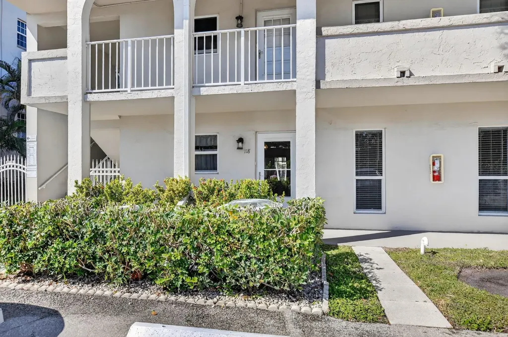 250 NE 20th Street Boca Raton FL 33431