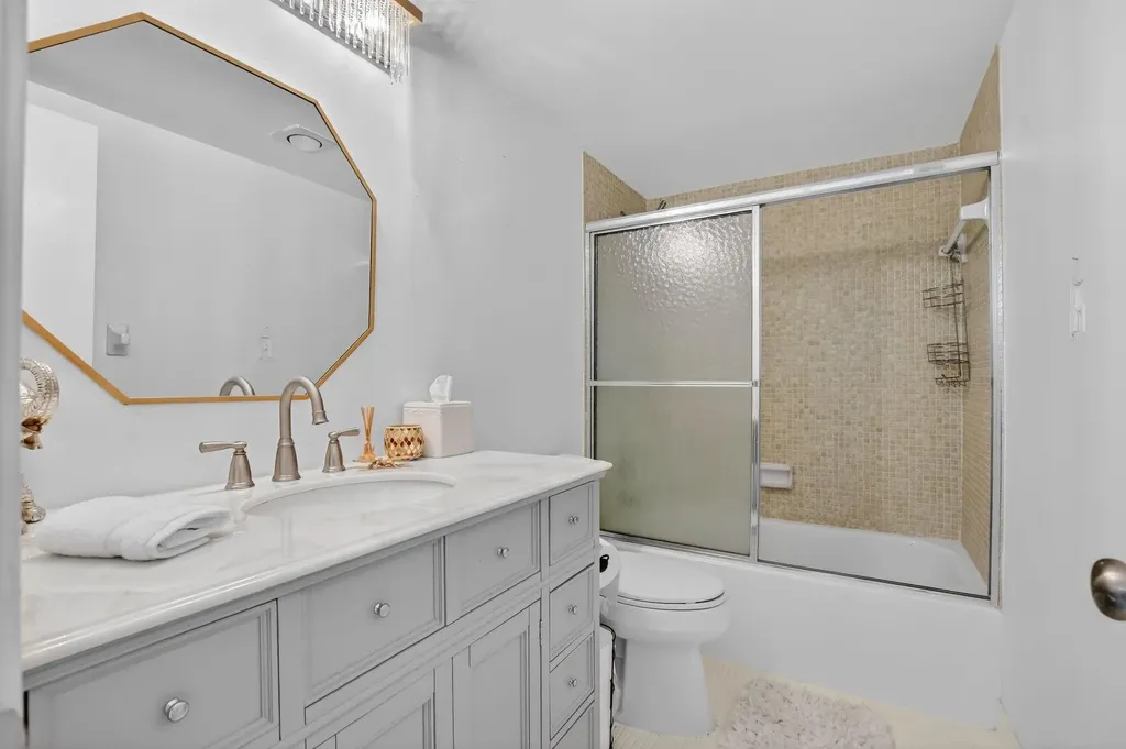 250 NE 20th Street Boca Raton FL 33431