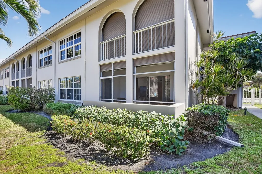 250 NE 20th Street Boca Raton FL 33431