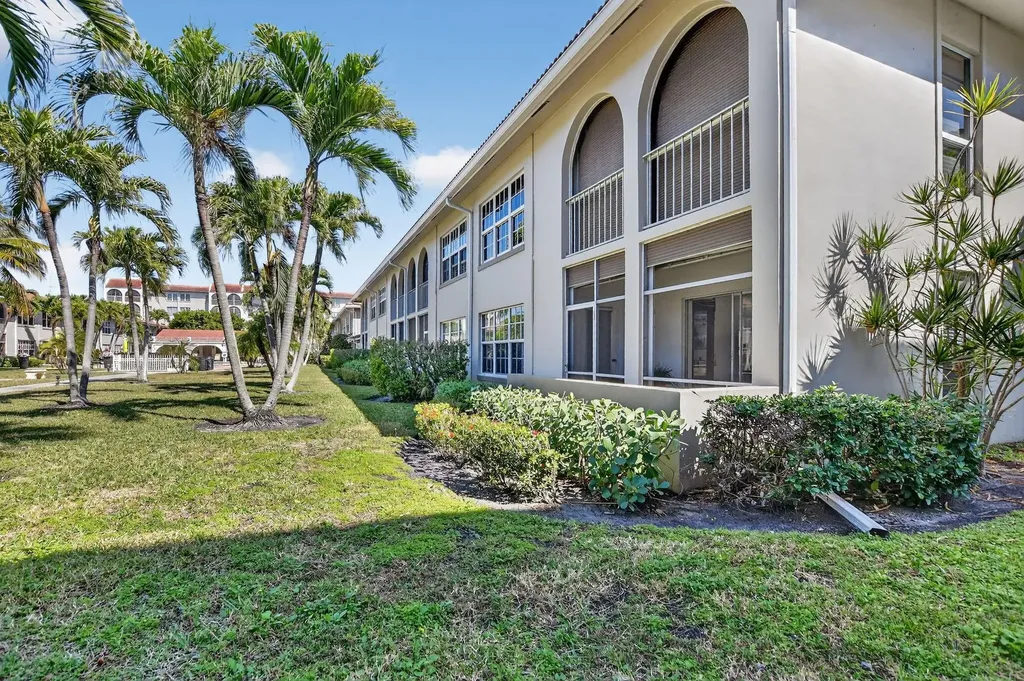 250 NE 20th Street Boca Raton FL 33431