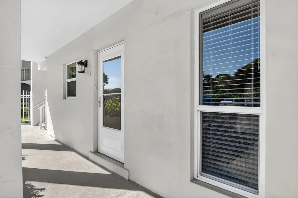 250 NE 20th Street Boca Raton FL 33431
