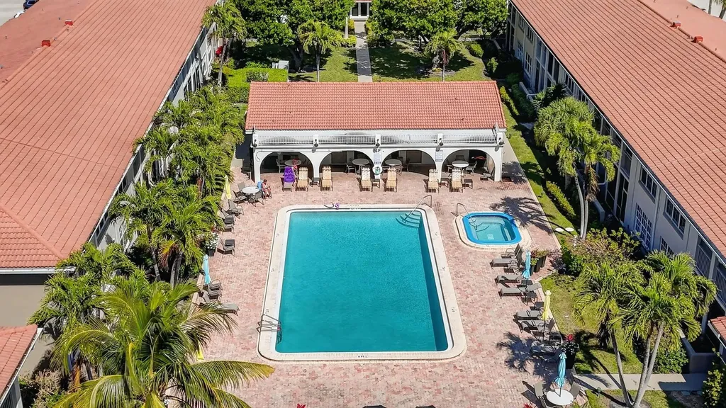 250 NE 20th Street Boca Raton FL 33431