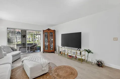 250 NE 20th Street Boca Raton FL 33431
