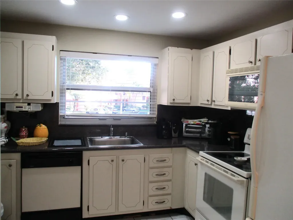 9541 Sunrise Lakes Boulevard Sunrise FL 33322