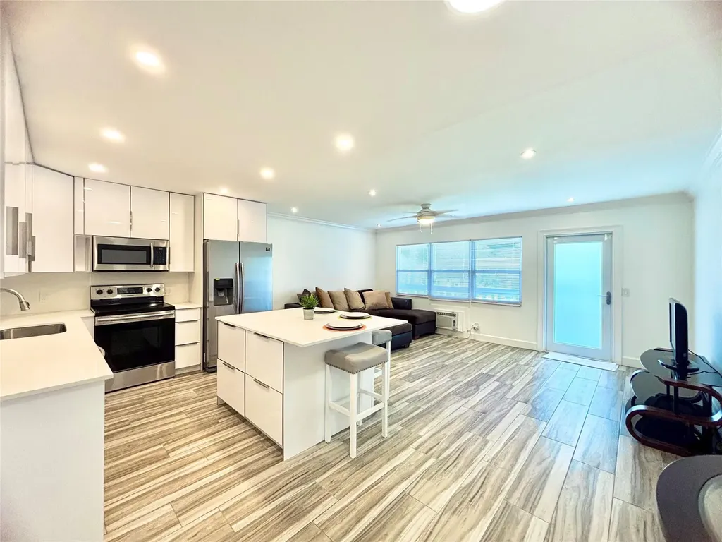 279 Oakridge P Deerfield Beach FL 33442