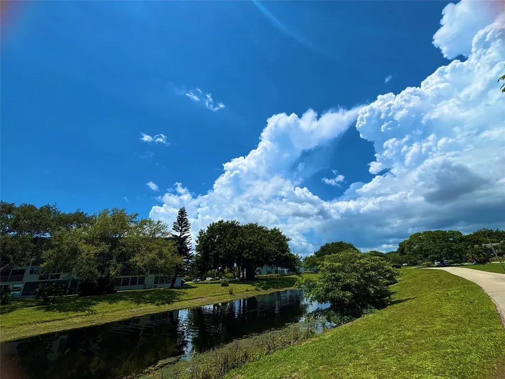 279 Oakridge P Deerfield Beach FL 33442