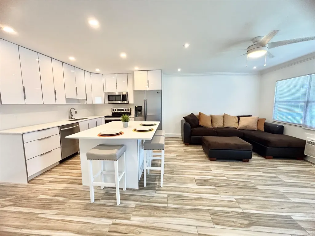 279 Oakridge P Deerfield Beach FL 33442