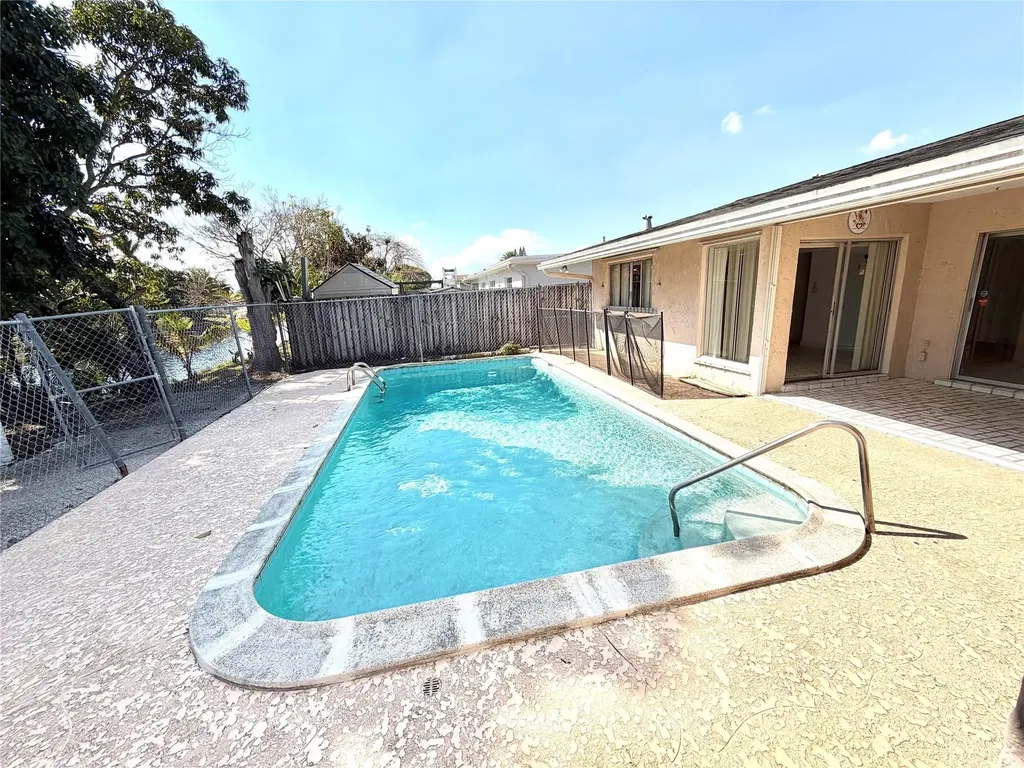 8980 NW 24th Place Sunrise FL 33322