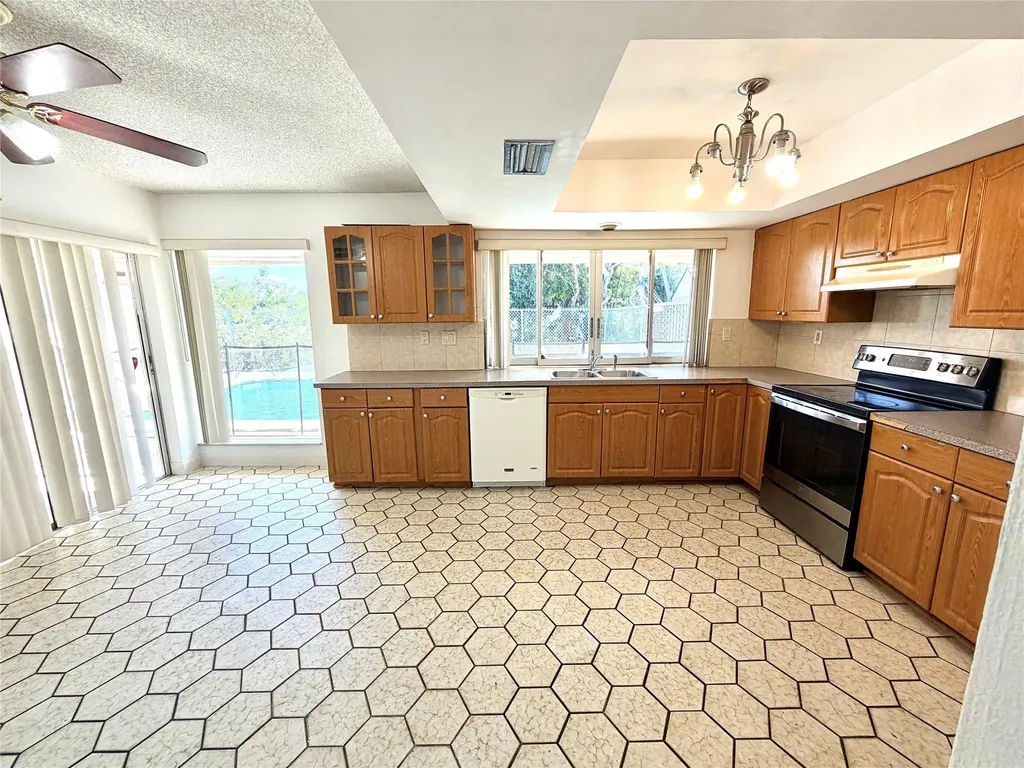 8980 NW 24th Place Sunrise FL 33322
