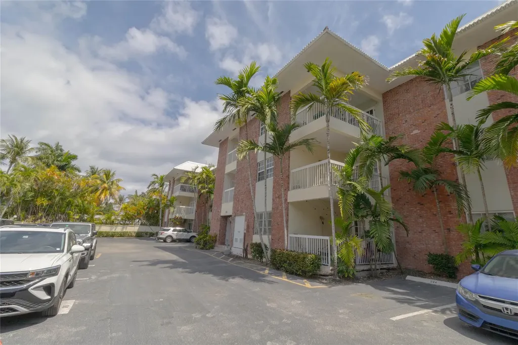 2424 SE 17th Street Fort Lauderdale FL 33316