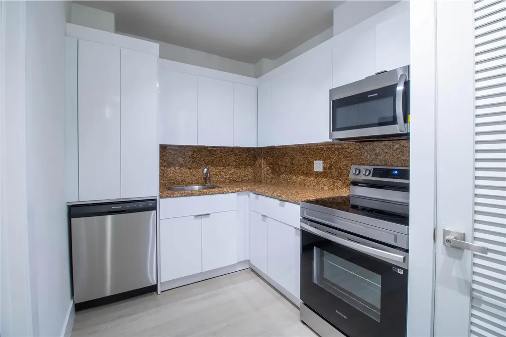 2424 SE 17th Street Fort Lauderdale FL 33316
