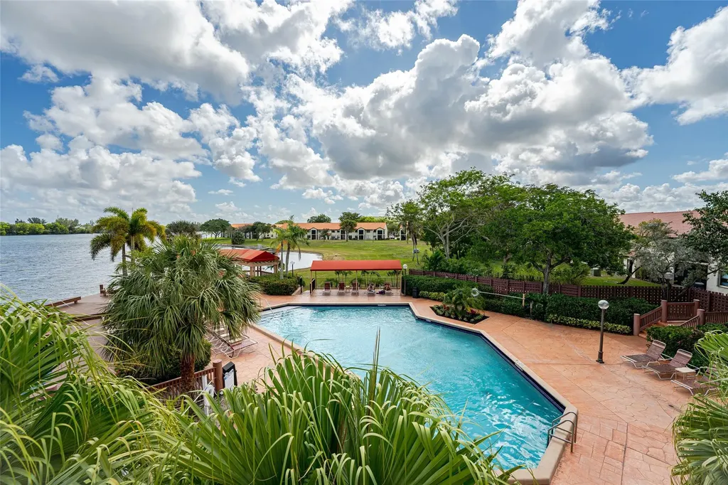 1005 Republic Deerfield Beach FL 33442