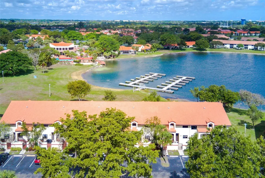 1005 Republic Deerfield Beach FL 33442