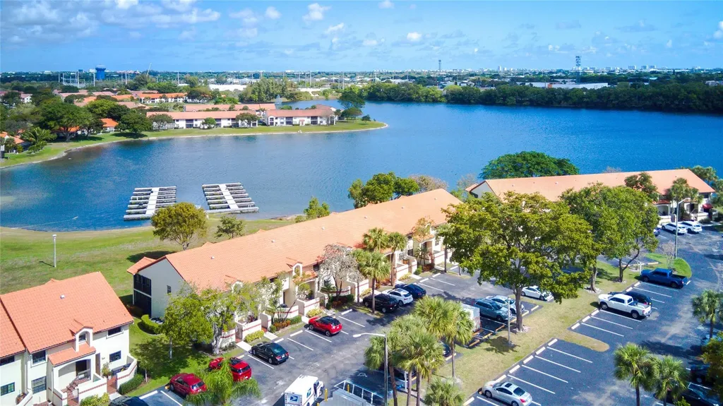 1005 Republic Deerfield Beach FL 33442