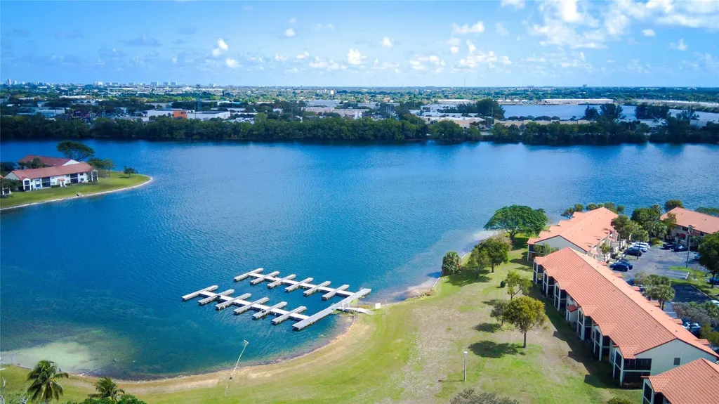 1005 Republic Deerfield Beach FL 33442