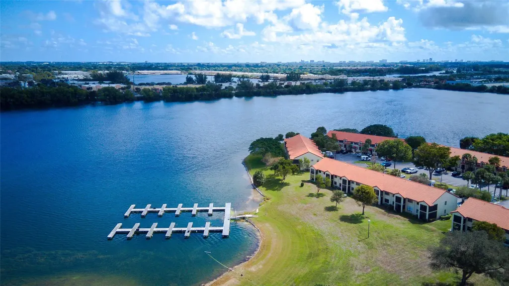 1005 Republic Deerfield Beach FL 33442