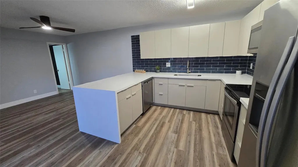 8900 SW 20th Place Davie FL 33324