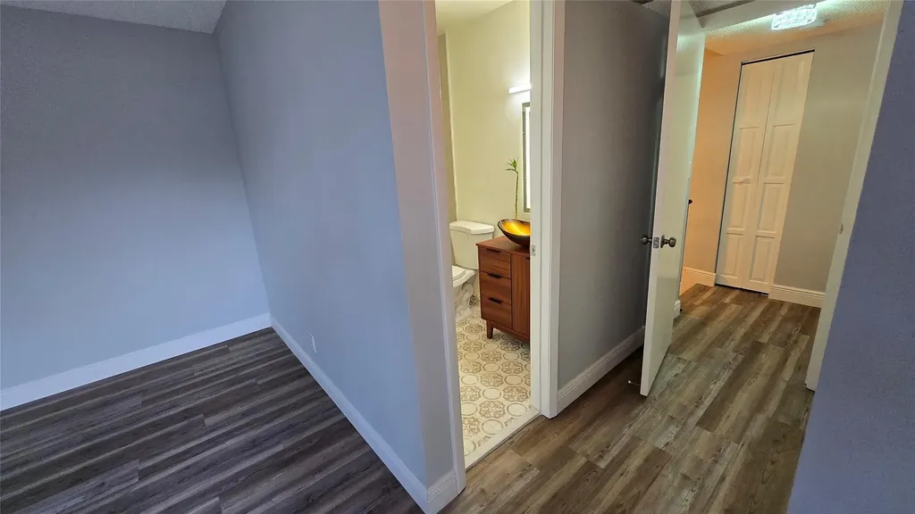 8900 SW 20th Place Davie FL 33324
