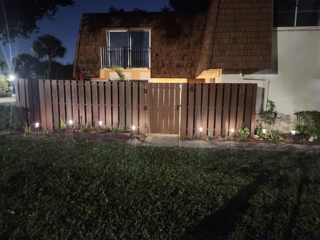 8900 SW 20th Place Davie FL 33324