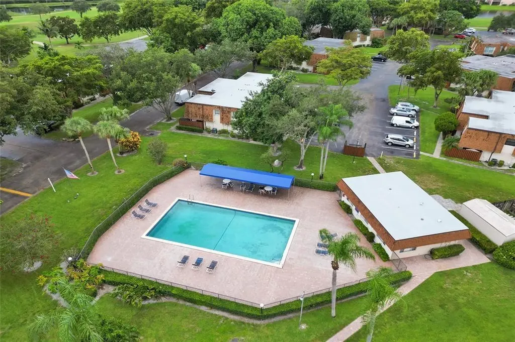 8900 SW 20th Place Davie FL 33324