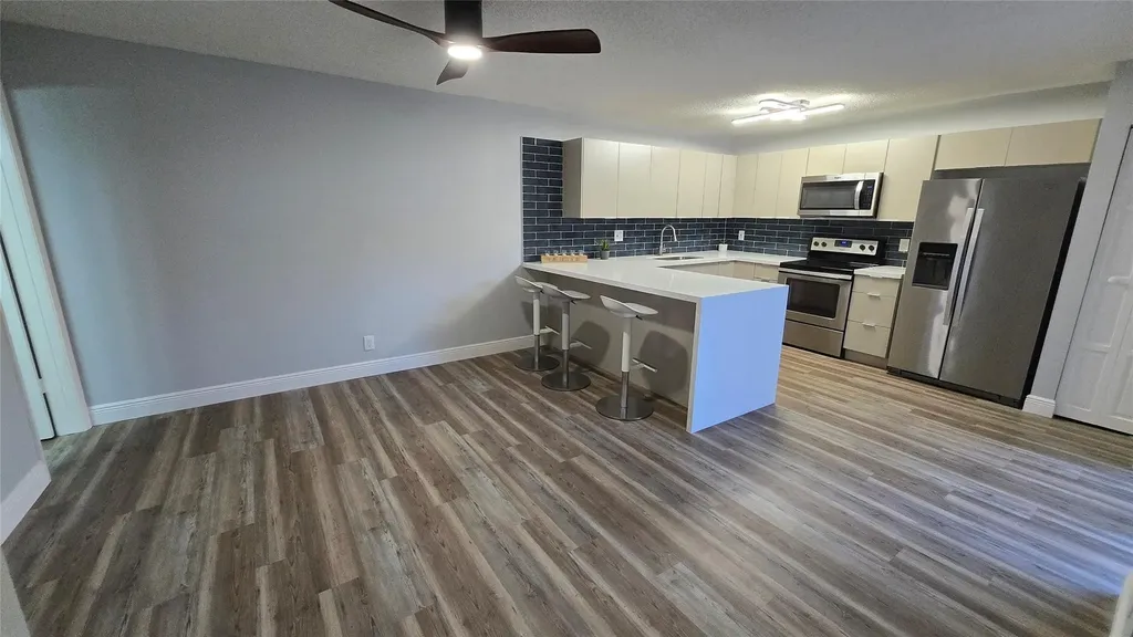 8900 SW 20th Place Davie FL 33324