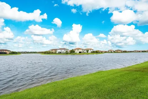 8605 E Baypoint Circle Parkland FL 33076