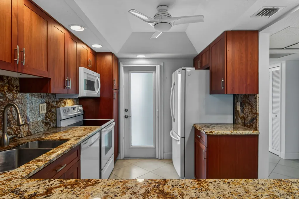 3150 NE 48th Court Lighthouse Point FL 33064