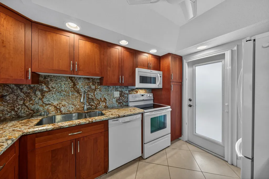 3150 NE 48th Court Lighthouse Point FL 33064