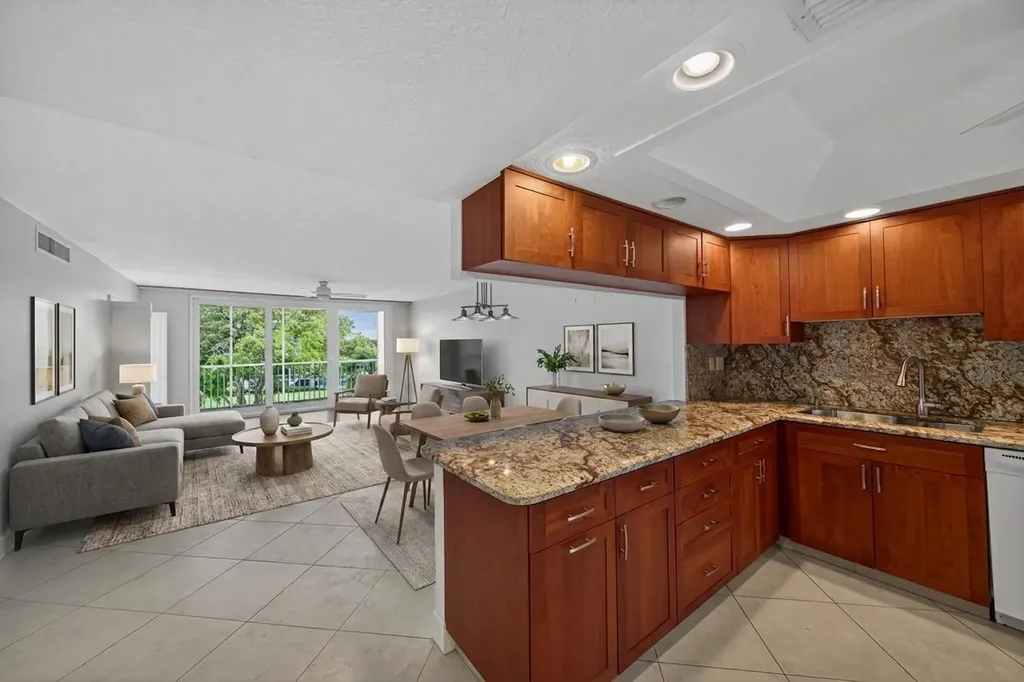 3150 NE 48th Court Lighthouse Point FL 33064