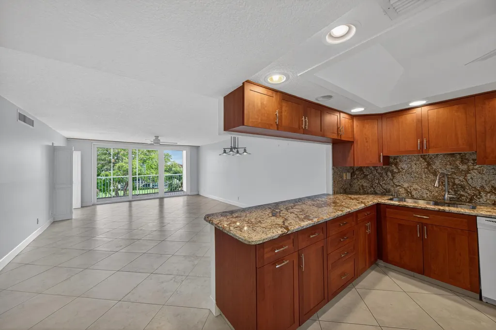 3150 NE 48th Court Lighthouse Point FL 33064