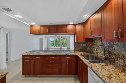 3150 NE 48th Court Lighthouse Point FL 33064