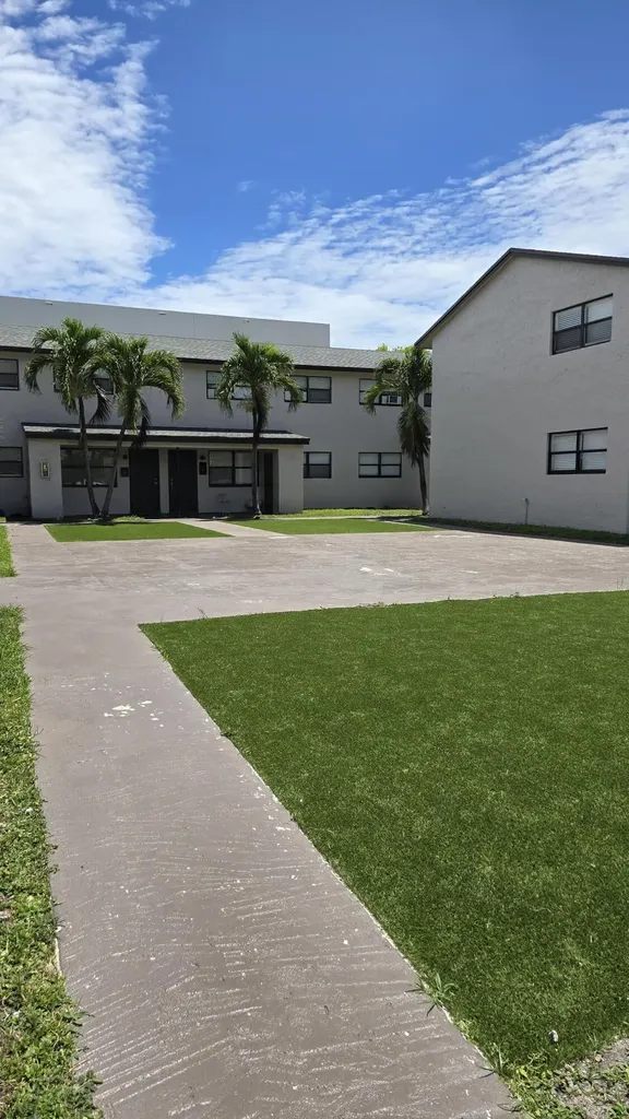 20 NW 7th Avenue Pompano Beach FL 33060