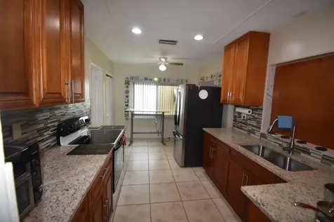 4250 NW 49th Terrace Lauderdale Lakes FL 33319