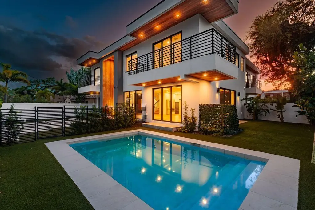 705 SW 8th Terrace Fort Lauderdale FL 33315