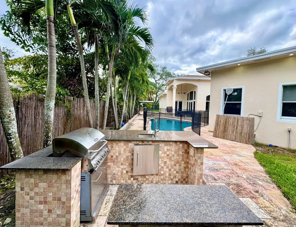 5981 SW 37th Terrace Fort Lauderdale FL 33312