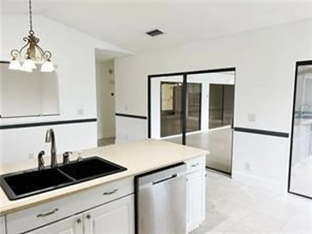 11282 NW 44th Street Coral Springs FL 33065