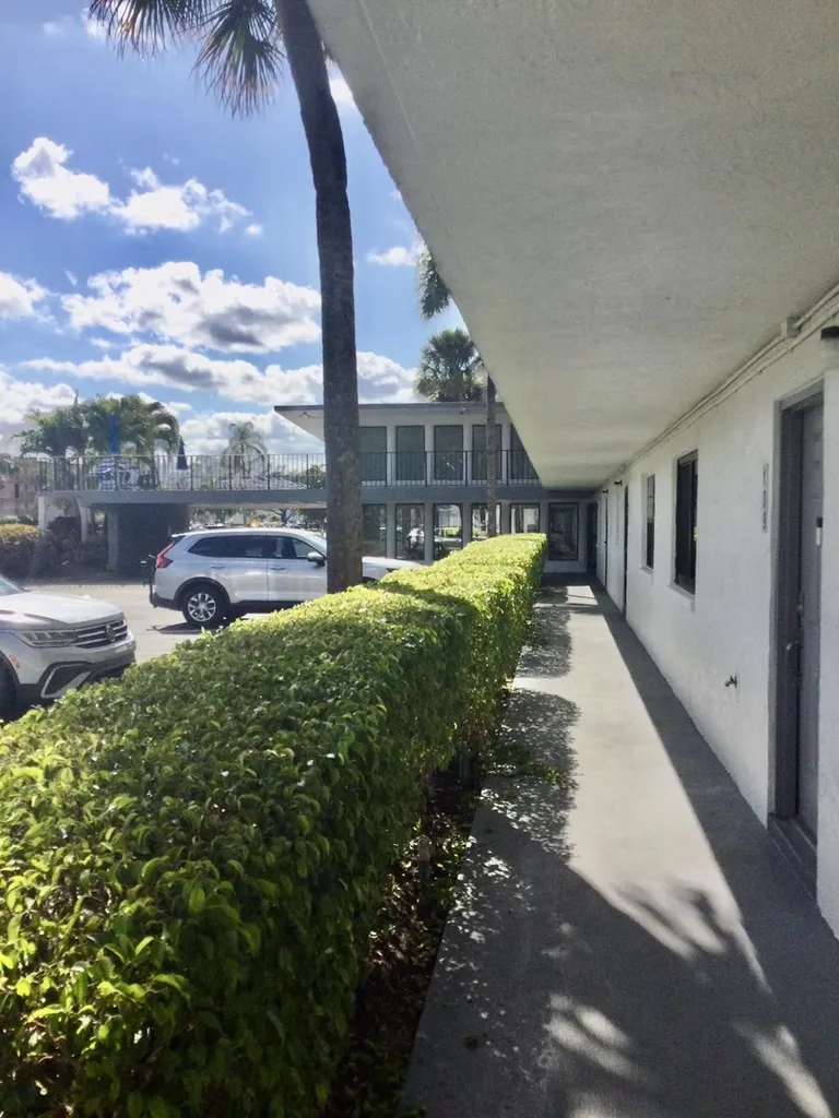 9233 SW 8th Street Boca Raton FL 33428