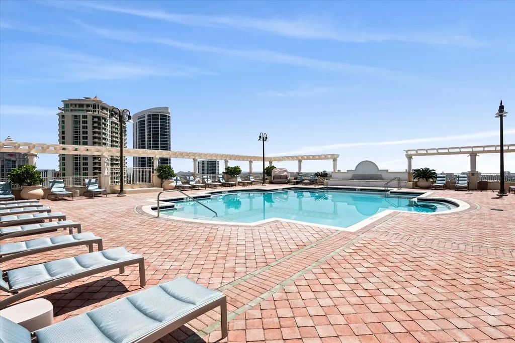 511 SE 5th Avenue Fort Lauderdale FL 33301