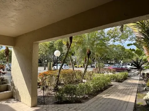 2900 NW 42 Coconut Creek FL 33066