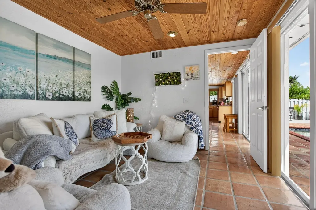 900 SE 3rd Terrace Pompano Beach FL 33060