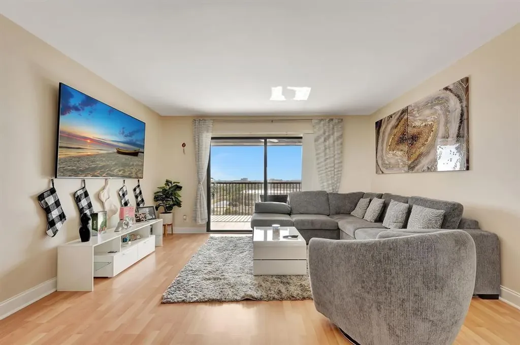 2200 S Cypress Bend Drive Pompano Beach FL 33069