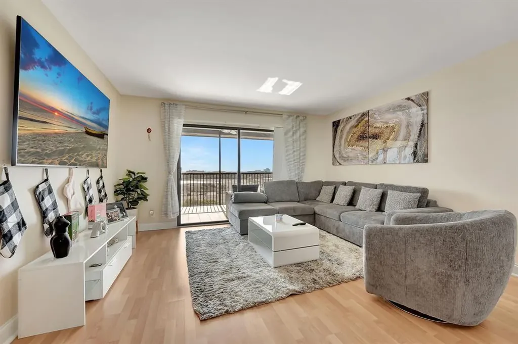 2200 S Cypress Bend Drive Pompano Beach FL 33069