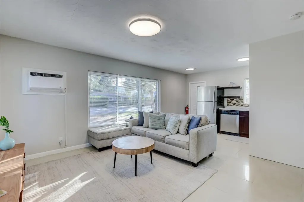 1005 NE 17th Court Fort Lauderdale FL 33305
