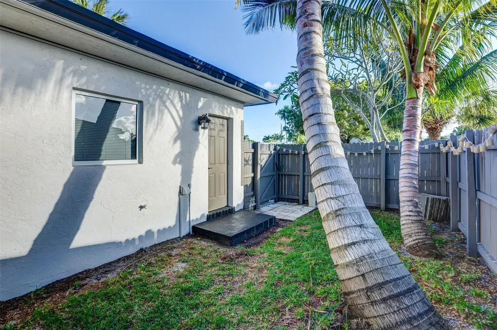 1005 NE 17th Court Fort Lauderdale FL 33305