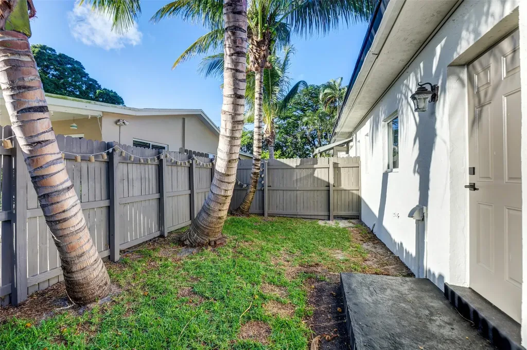1005 NE 17th Court Fort Lauderdale FL 33305