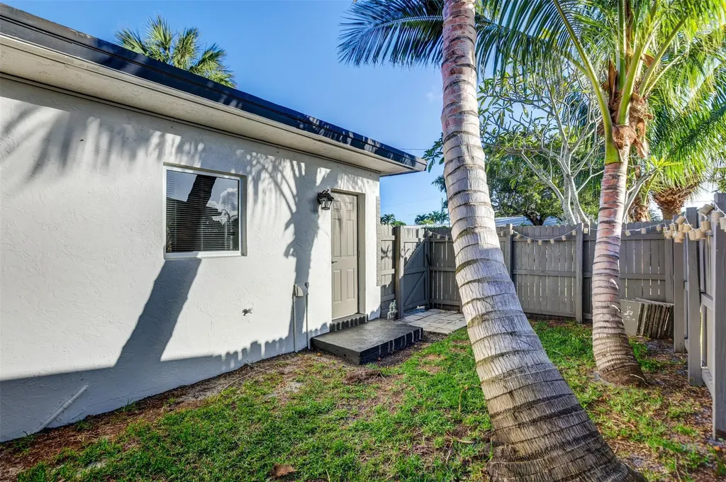 1005 NE 17th Court Fort Lauderdale FL 33305