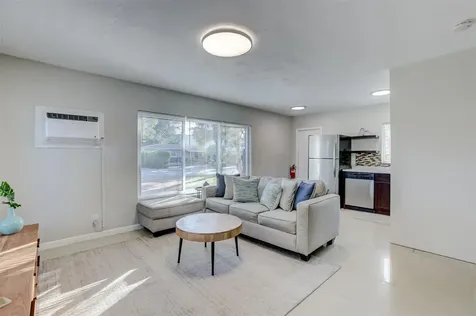 1005 NE 17th Court Fort Lauderdale FL 33305